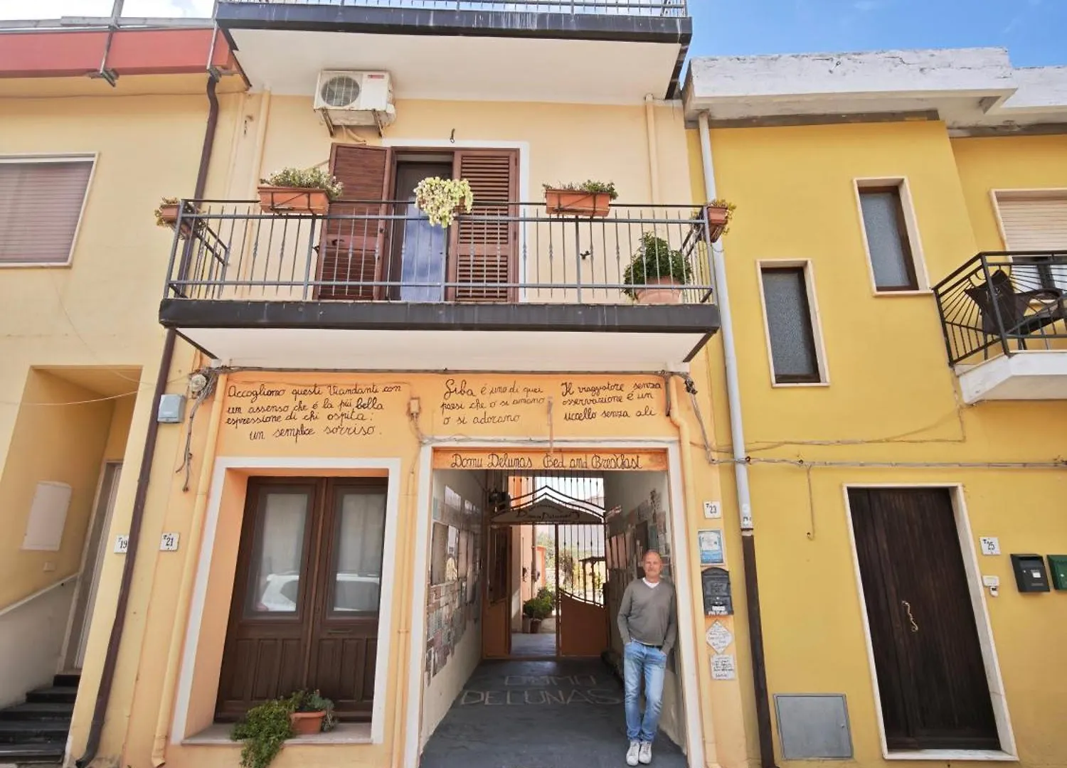 B&B Domu Delunas Giba Couette-café