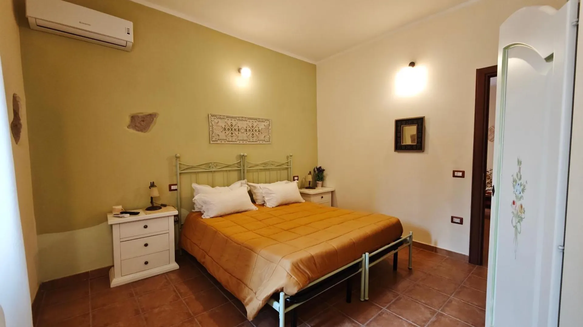 B&B Domu Delunas Giba Couette-café